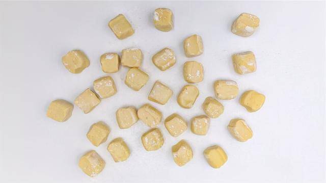 面团|馒头别总蒸，平底锅煎一下，酥脆香甜，孩子的零食都不用买了