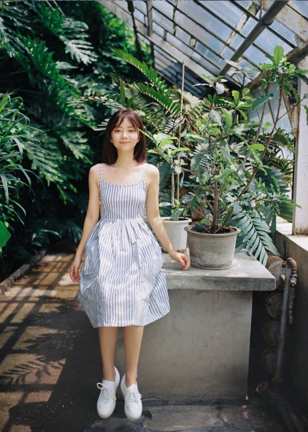 姐妹|“正牌耿耿”谭松韵少女穿搭太减龄,与张子枫“枫韵”姐妹CP锁了