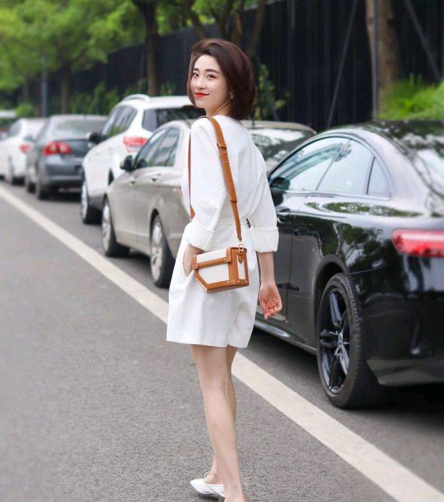 服装|平时穿什么才能释放魅力?其实也不难,简约风穿搭简单又好看