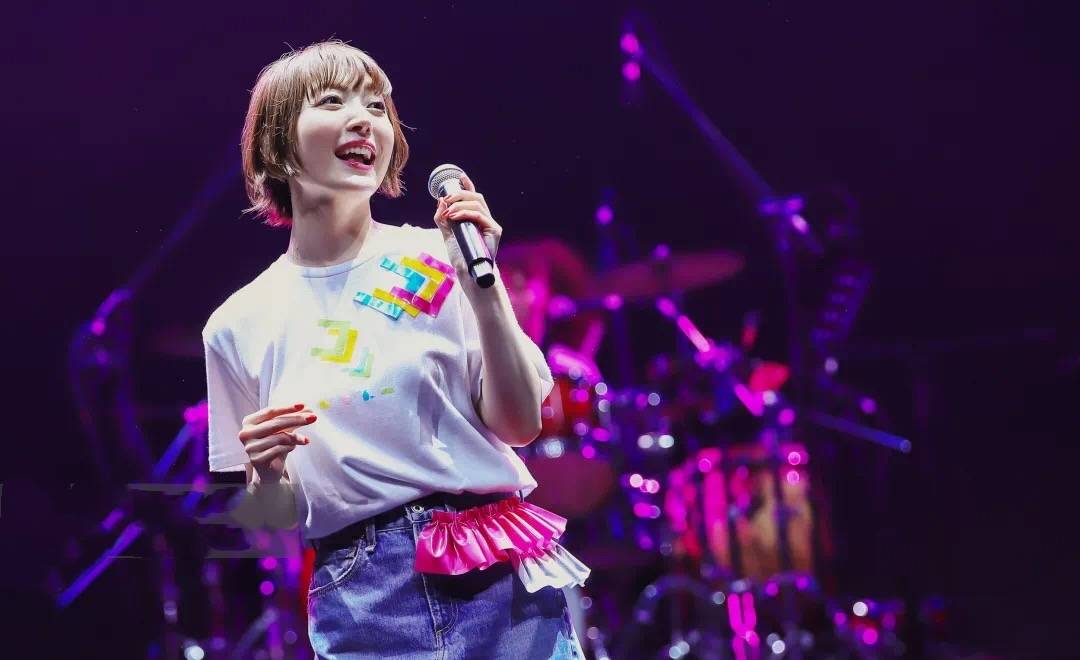 女生|“宅男女神”花泽香菜,不仅声音卡哇伊,私服穿搭更二次元美少女