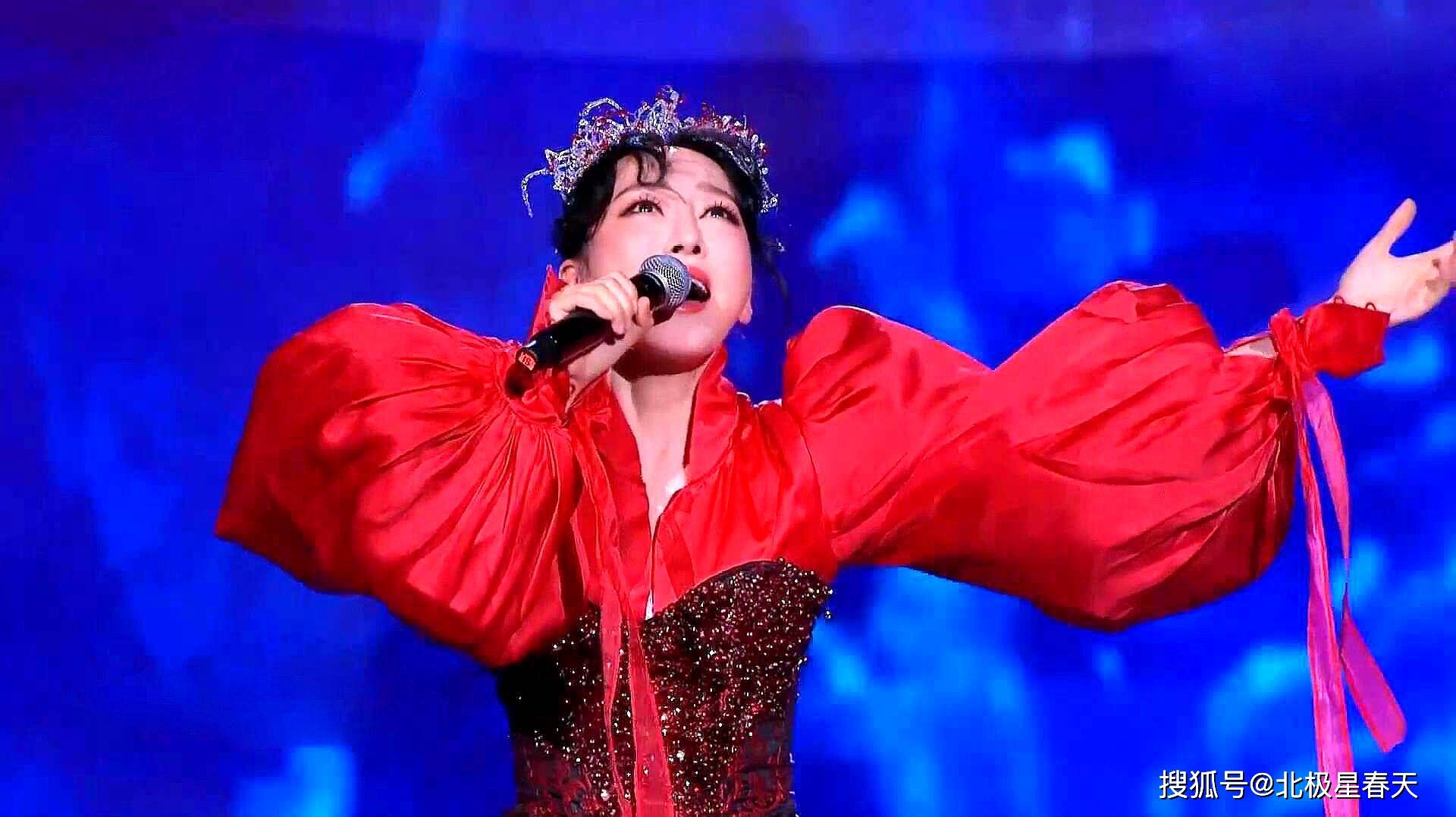 怪异妆容,独特个性,敢于直面假唱萨顶顶,素颜如"仙女"_世界