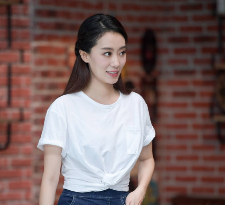 因为|50亿票房，张小斐走上神坛，中国电影，摊上好事了吗？？