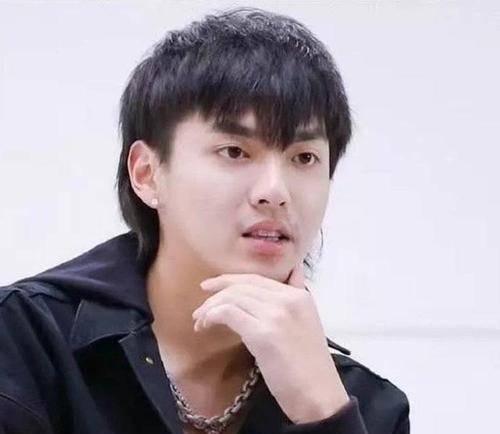 底子|华晨宇：我没有化妆，于晓光：我也没有化妆，吴亦凡：这是真的