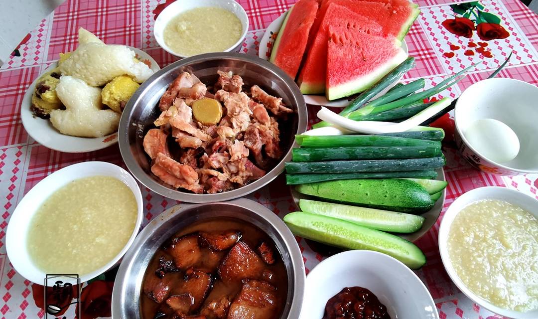 小时候|住娘家,老妈不到5点早起,炖了两锅肉,早餐组合让人哭笑不得