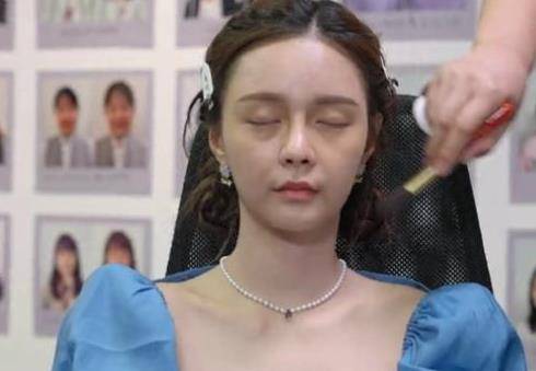 状态|沈梦辰化“老年妆”，眼角皱纹逼真造型时髦，未来老了也很迷人