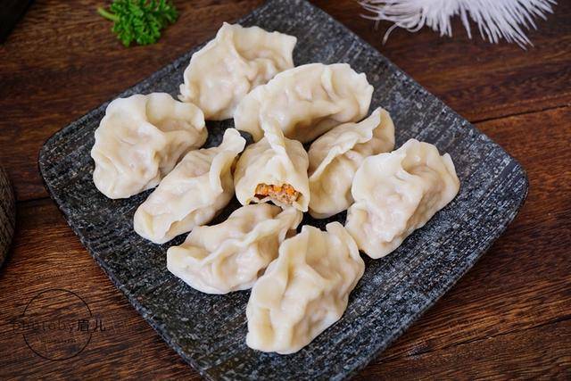 怎么包羊肉胡萝卜饺子好吃 70e330c0c41844e799e7a99b6a59439e.jpeg