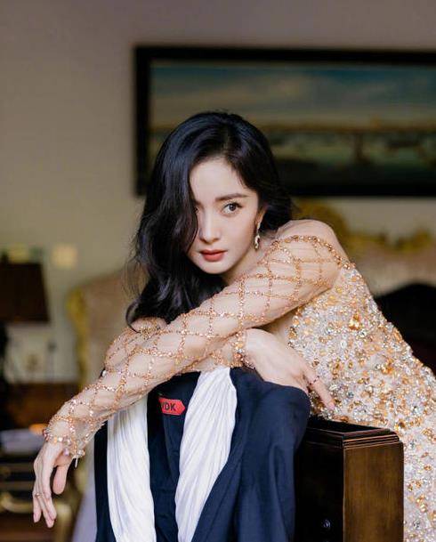 短裙|杨幂一天换两套礼服,一套秀腿一套秀腰,让人拍案叫绝