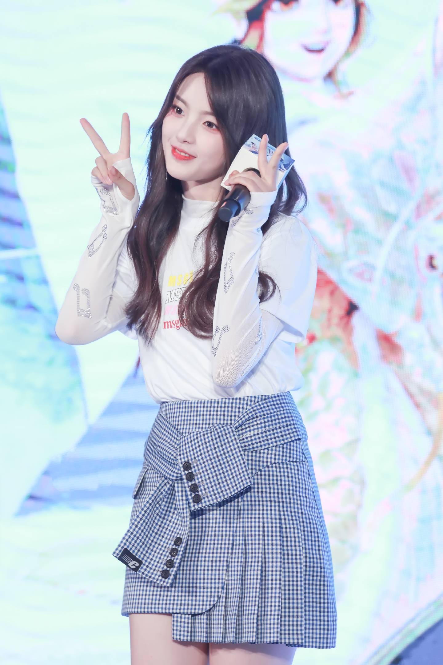 超越|杨超越换造型师了？私服穿搭越来越甜美少女，跟“开了挂”似的