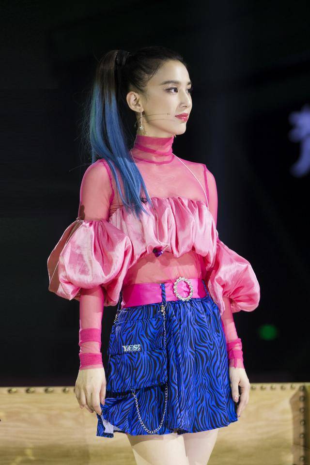 超短裙|黄圣依从豪门阔太变爱豆,在乘风破浪里大放光彩,状态美回25岁