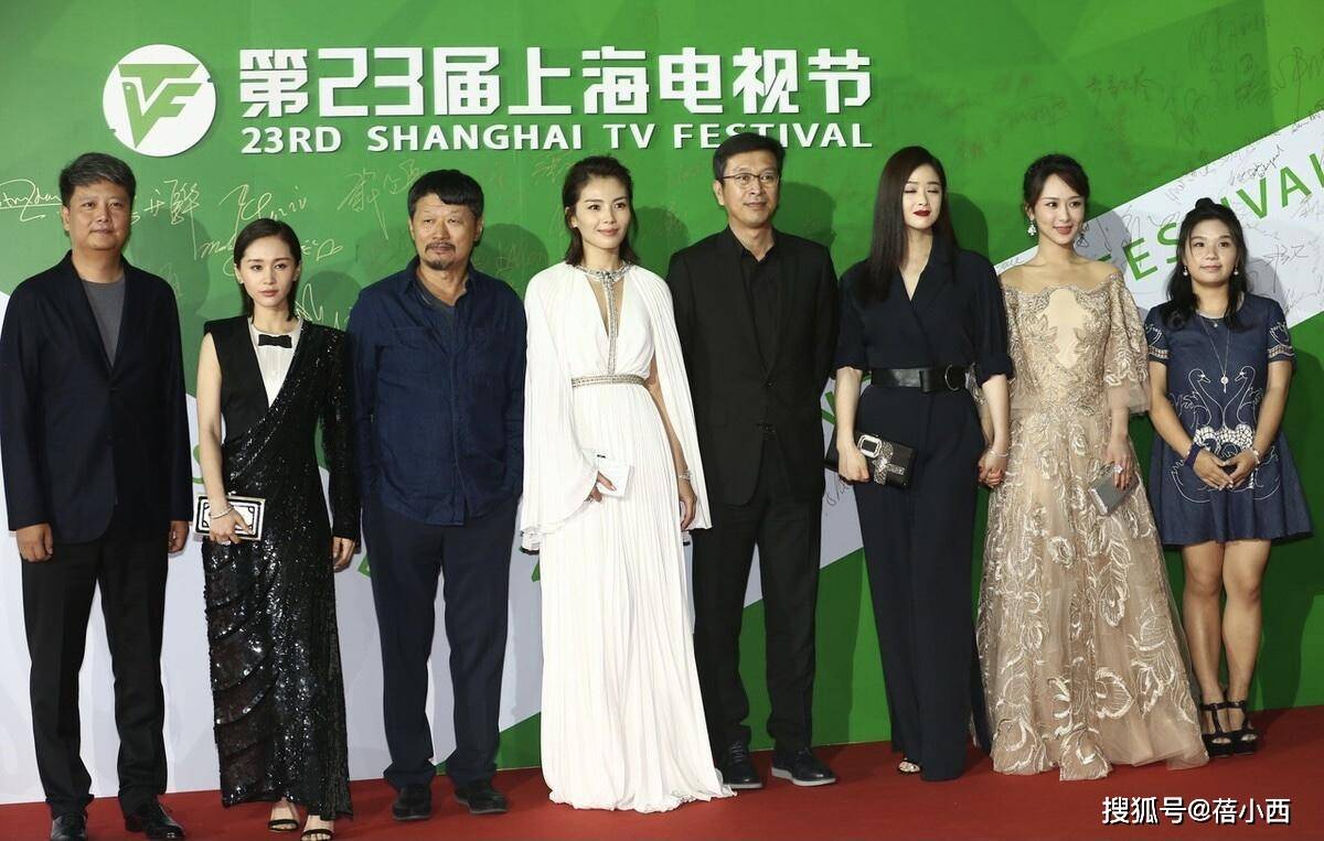 魅力|王子文姐弟恋后风格大变！穿西衣裙现“另类美”，人红果然气场大