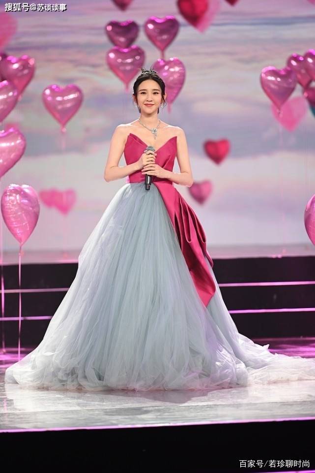 换人|裙子原来这么重要啊，唐艺昕换条裙子像换人，身材曲线差好大