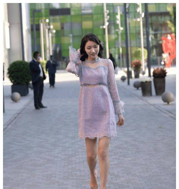 设计|轻熟可爱的美女,穿搭蓝色连衣裙,唯美动人