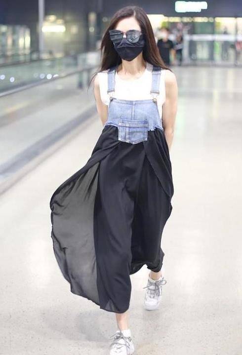 效果|54岁李若彤保养得好，光洁肌肤穿连衣裙，气质少女咋看咋显嫩