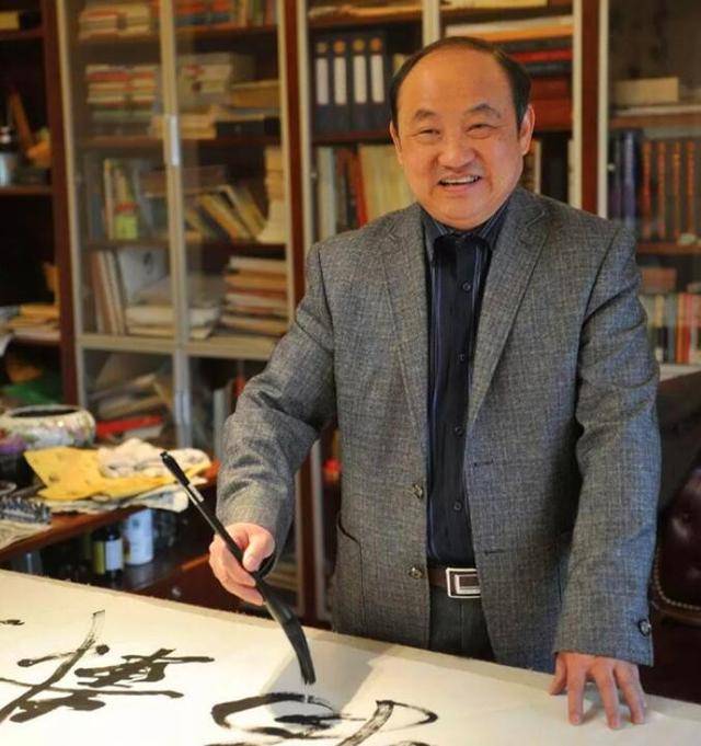 原创王羲之76代孙写书法汉字写出艺术美网友书法天赋堪比王羲之