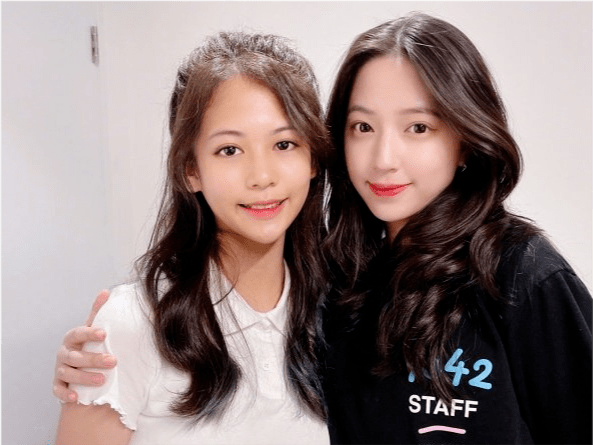 经典|翁虹一家三口罕见聚齐！13岁女儿颜值大逆袭，同框欧阳娜娜不输