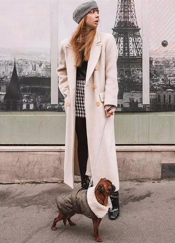 色调|30岁的女人开年别瞎穿，试试今年新刮起“毛毛风外套”，保暖洋气