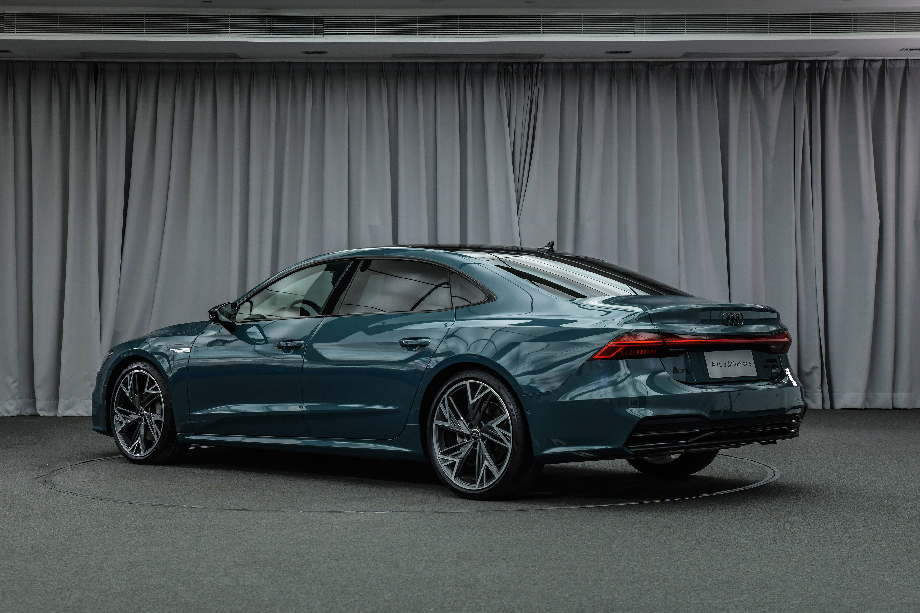 70万元以内奥迪a7l先行版预售30t四轮转向