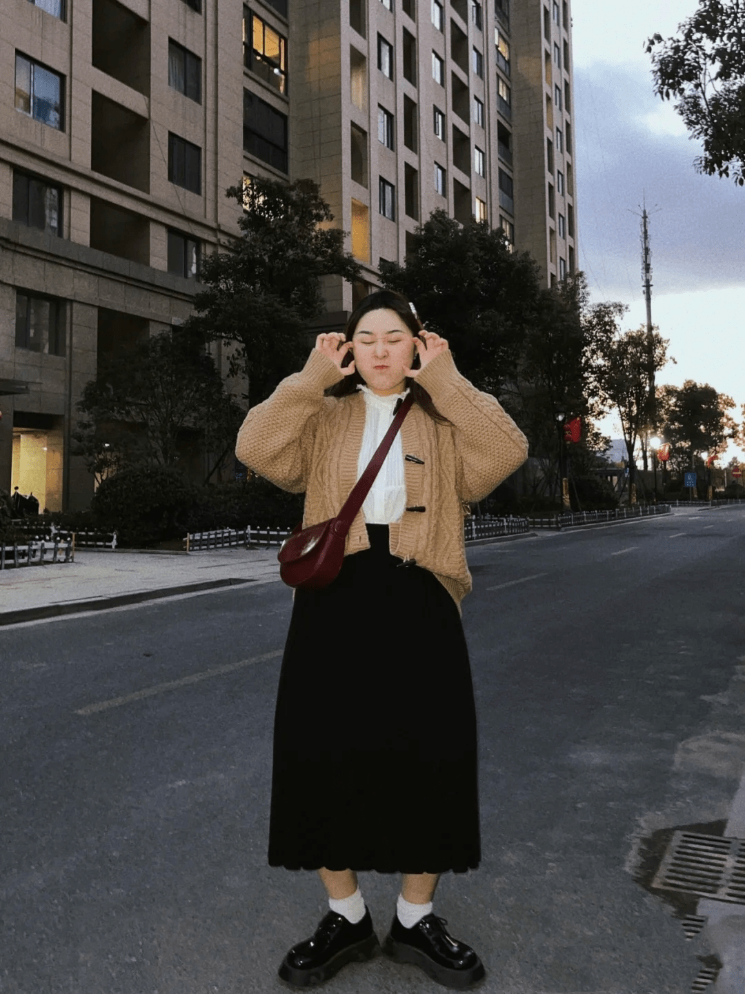 女生|适合微胖妹子的“裙装”穿搭：搭配这3件服装，打造迷人少女感