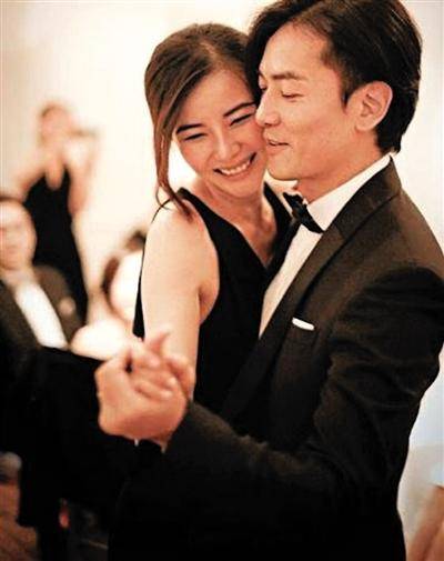 现今功成名就的谢霆锋把事业的重心转移到综艺上来; 而郑伊健自"陈