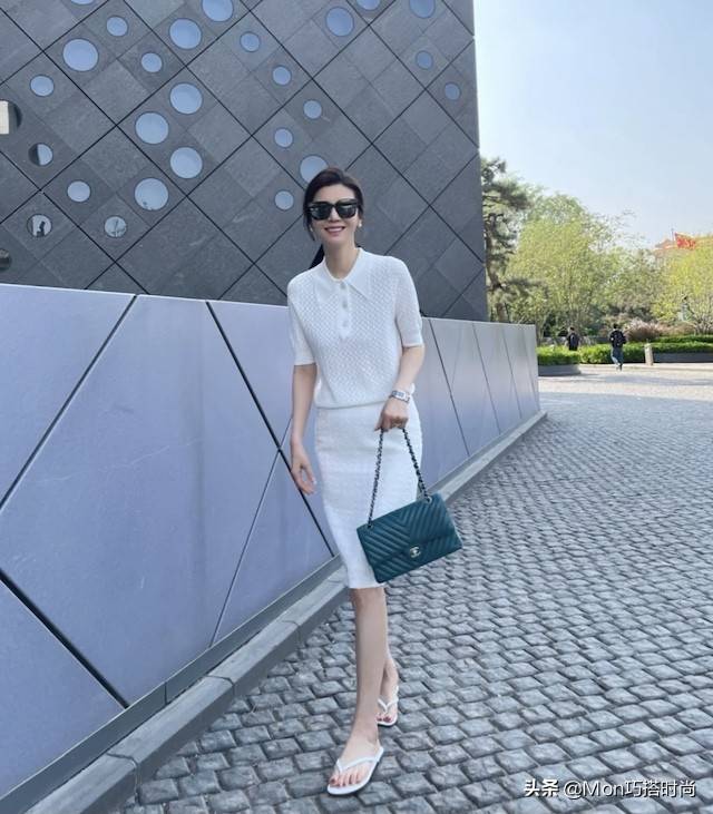 黑色|女人一旦过了40岁，如果不差钱的话，夏天认准这4种搭配，真优雅