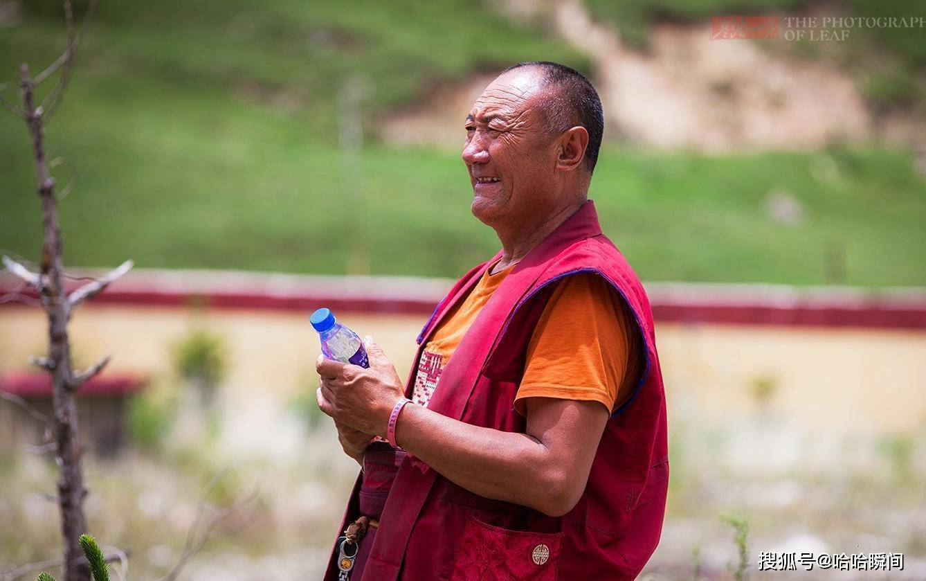 洛麥葉寺曾是囊謙王國的四大護國寺之一,坐落於四臂瑪哈噶拉自然形成