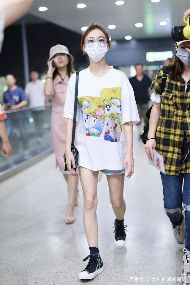 设计|“T恤塞裤腰”过时了，今夏明星都在这样穿，照着穿轻松美过路人