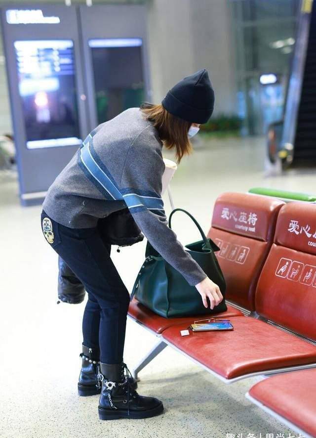 苗苗|苗苗产后机场首秀，产后3月发福胖一圈，胯变宽“妈妈肚”好大