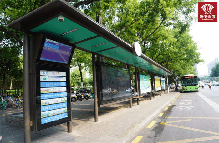 西安上新一批公交候车亭 具有座椅调节温度,视频监控等功能