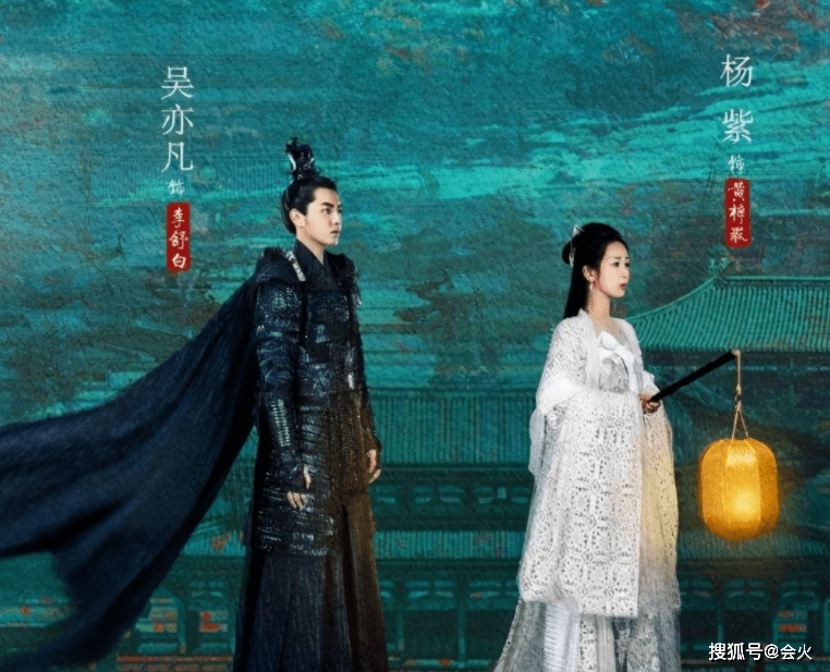 身形|杨紫和蒋欣录节目被偷拍，背包勒出纤瘦身形，笑起来一对酒窝抢镜