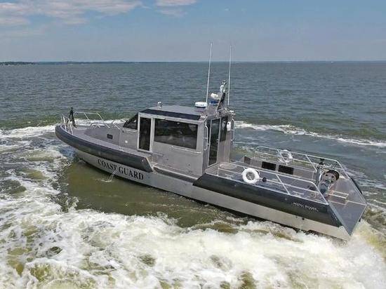 【王蒙文学院专栏签约诗人】《忽然想坐小艇》(外二首)文/踏花归来