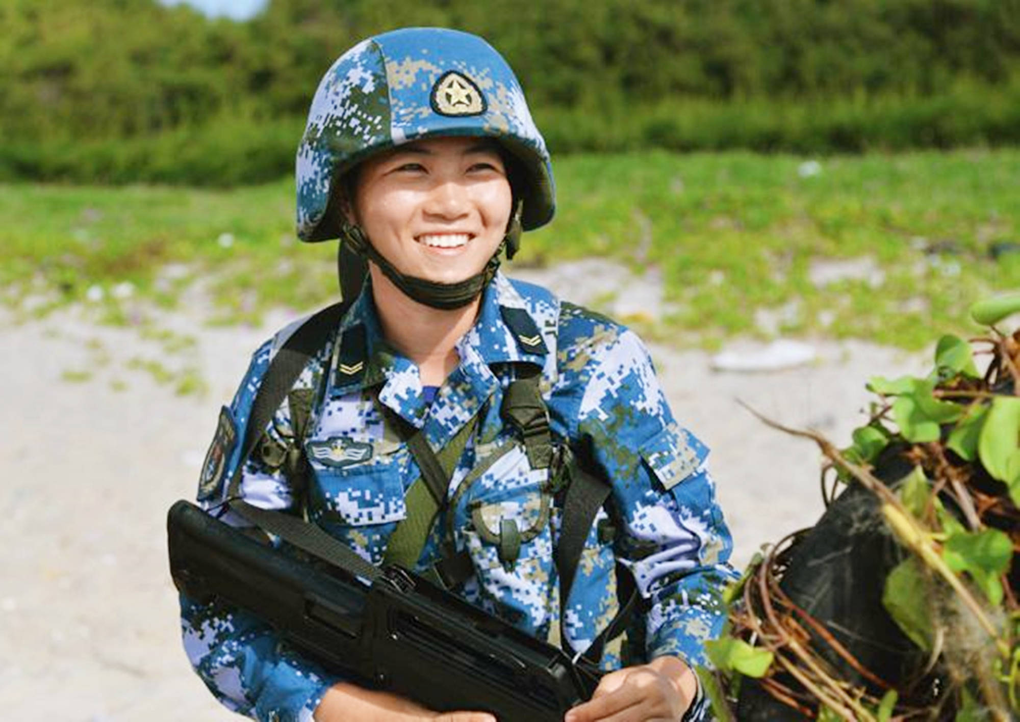 原创21年女兵报名进行中满足条件即可保送军校女生帅起来不输男生