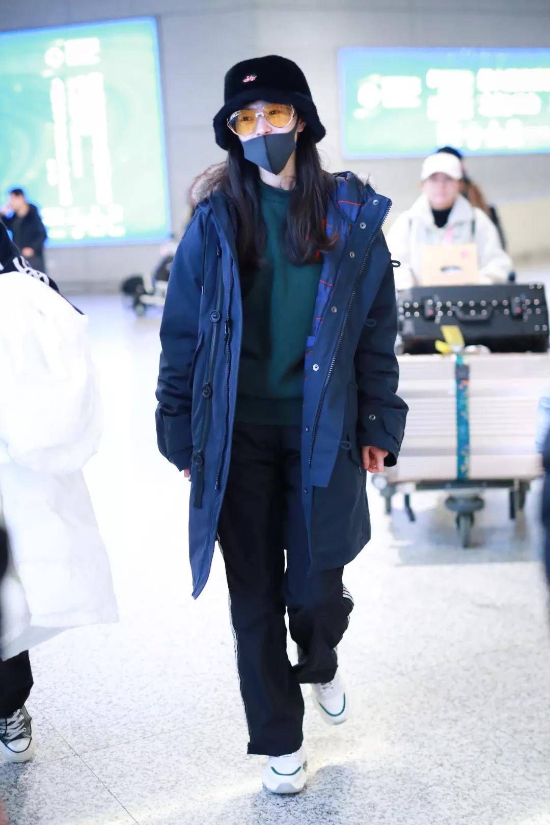 颜色|大衣已经不吃香了,现在流行的是这件羽绒服,保暖洋气,明星都爱