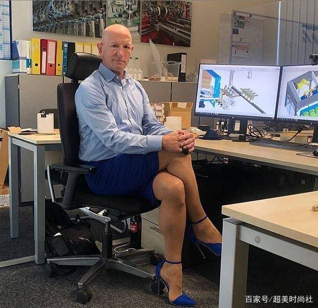 高跟鞋|61岁美国大叔痴迷女装，爱穿裙子和高跟鞋，妻子孩子居然支持他