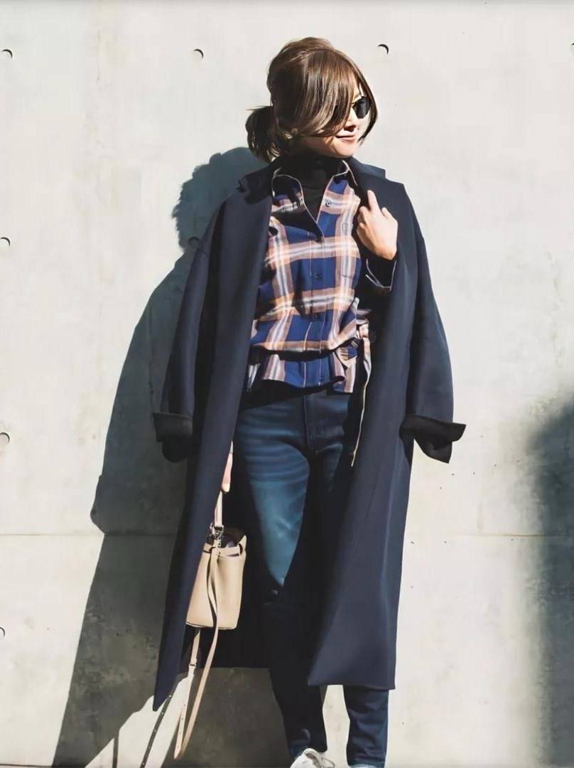 年龄段|奔四女人别穿打底衫，瞧瞧这3款内搭，保暖时尚，搭配大衣更时髦