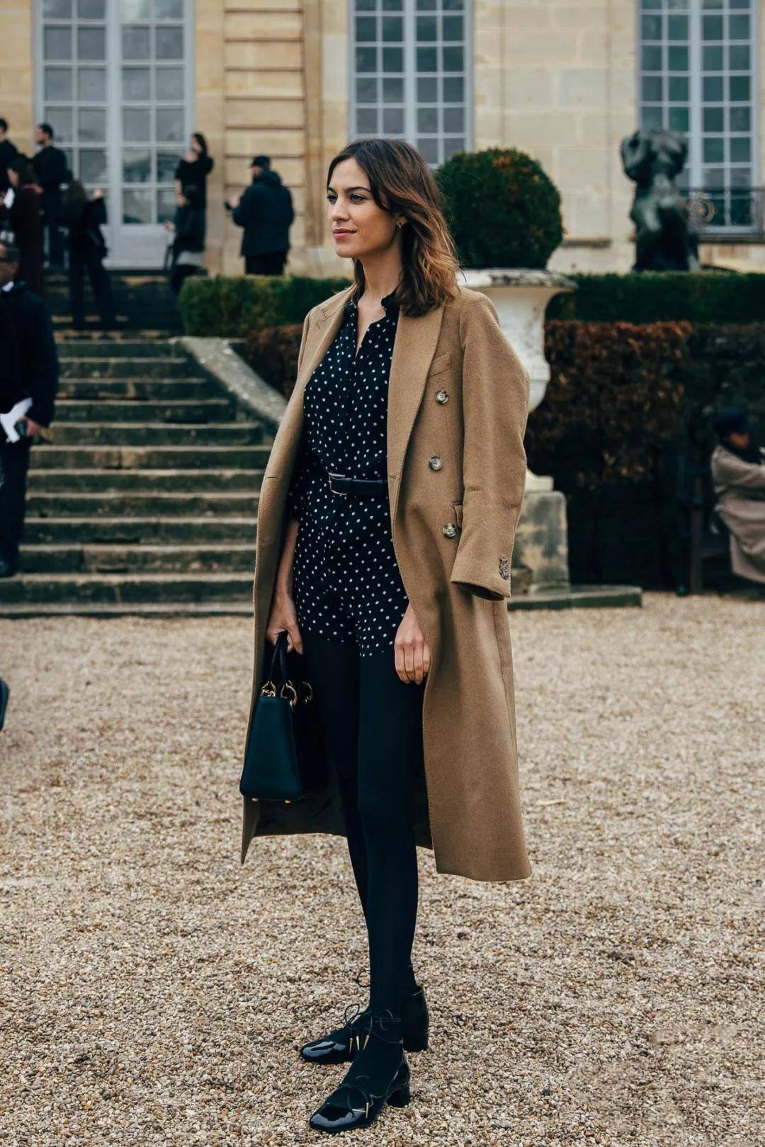 黑色|今年超火的“驼色大衣”不许你没有！显白衬气质，黄黑皮也能驾驭