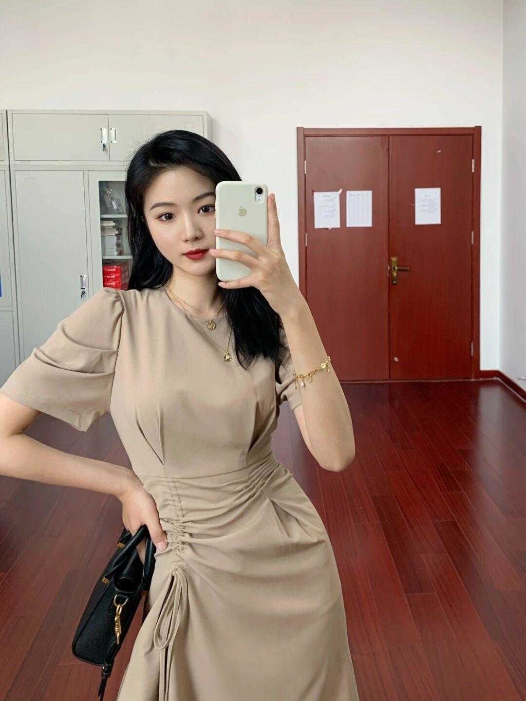 黑色|成熟女人的气质，穿搭温柔又优雅，简约又不简单