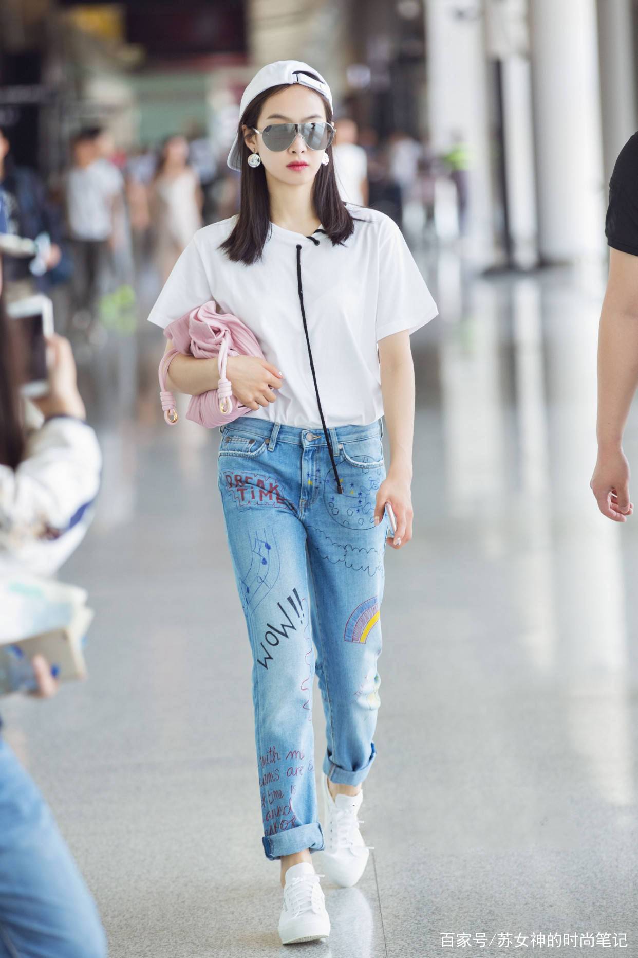 鞋子|火遍时尚圈的“牛仔裤+豆腐鞋”，不许你没有！时髦洋气明星都爱