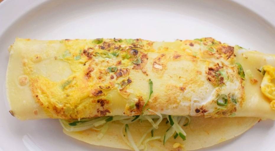 葱花|早餐鸡蛋饼的做法，1碗面粉2个鸡蛋，不用揉面发面就做好了