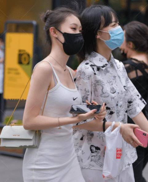 生活|白色吊带裙,时尚且大气,运动感十足,彰显独特魅力