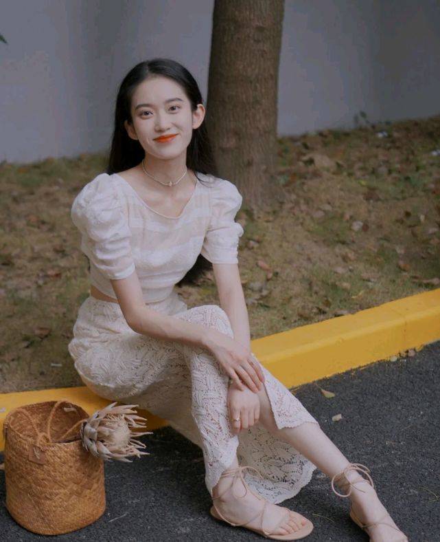 腰围|女生的服装穿搭很有讲究，穿对了不仅显高又显瘦，而且优雅又大气