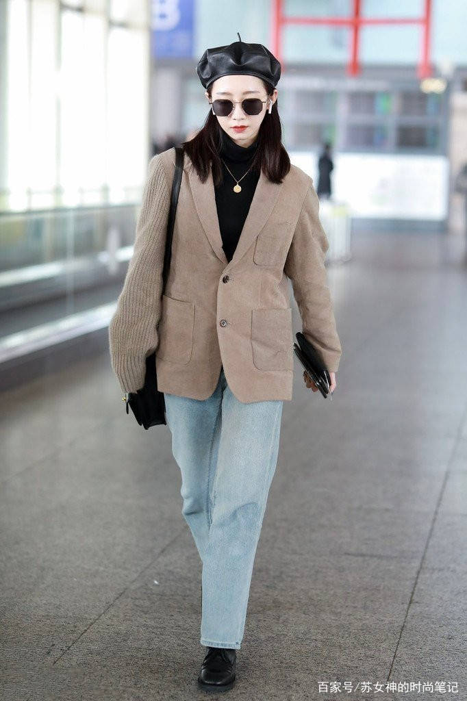 感觉|见过世面的女人都不穿牛仔外套,今年流行的外套长这样,谁穿谁美