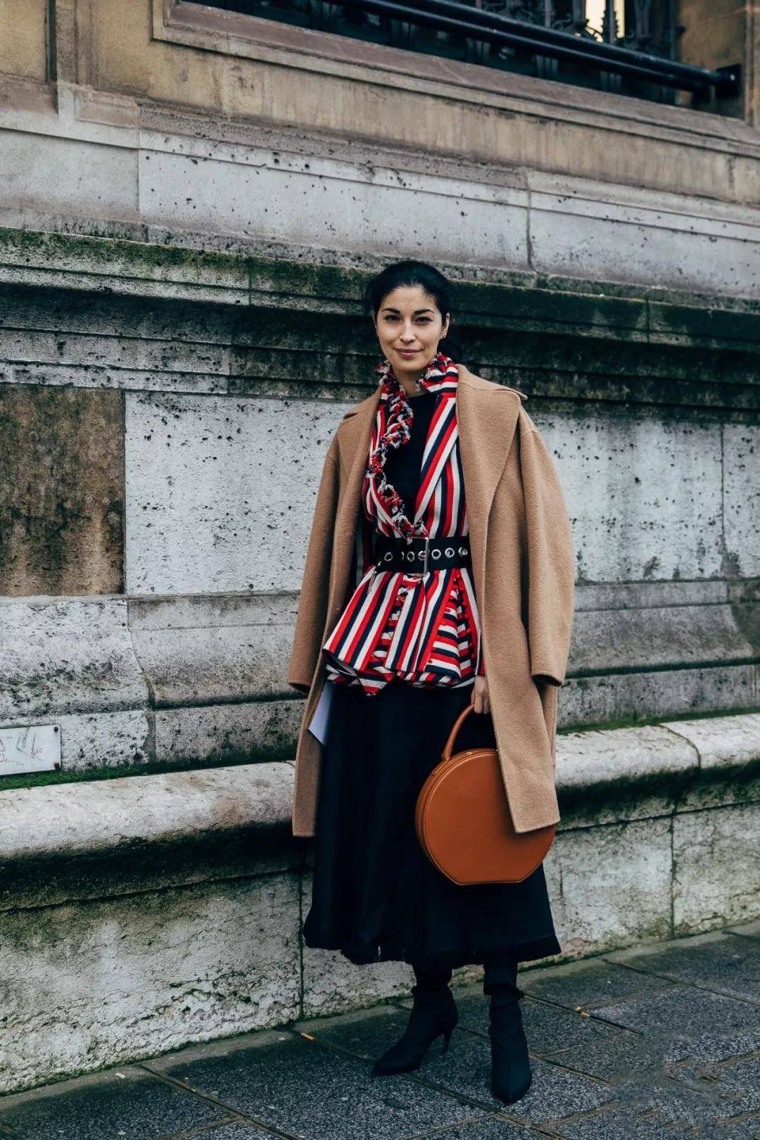 黑色|今年超火的“驼色大衣”不许你没有!显白衬气质,黄黑皮也能驾驭