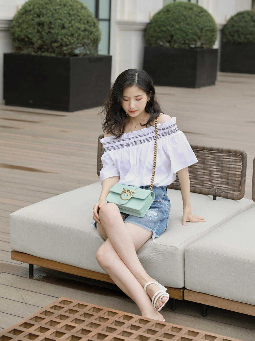 裤带|夏天穿牛仔裤，这四个款式上衣更符合，精致又耐看