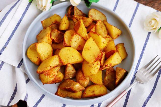 辣椒粉|自己在家做零食,操作简单又美味,换着花样吃土豆