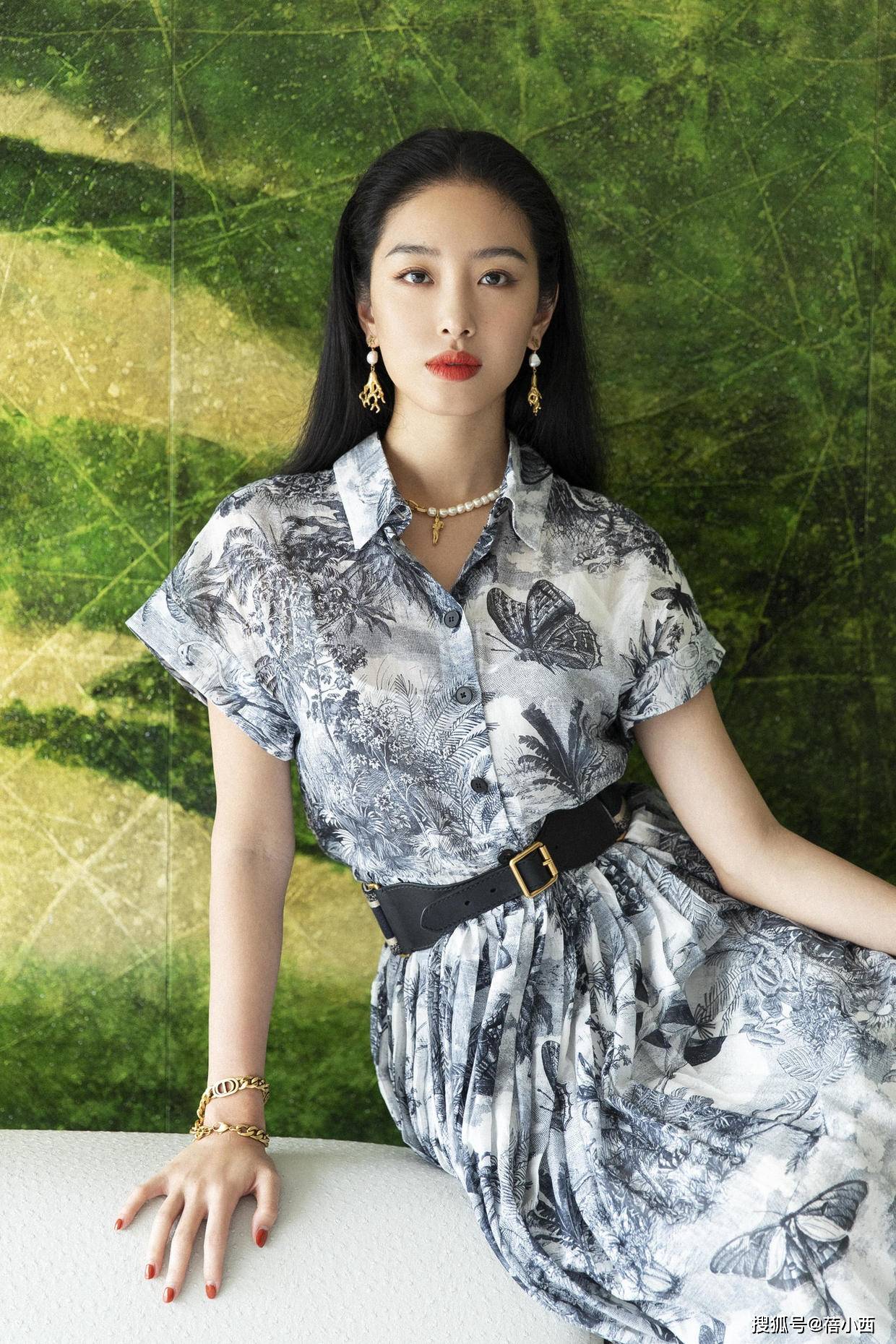 亮点|杨采钰本可以做少奶奶，硬要拼实力秀穿搭，这么会穿阔太圈里少见