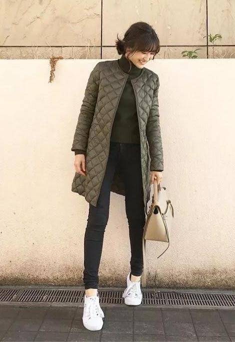 显得|“大衣”已经不时兴了，“奶奶风棉服”才是今年主流，明星都上头