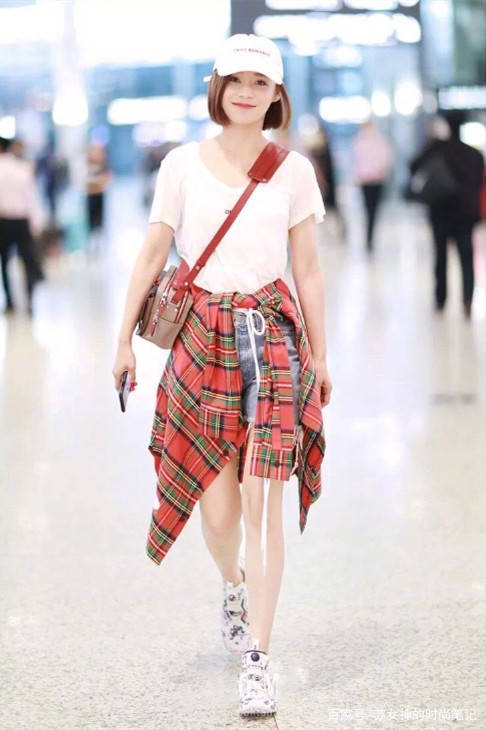 卫衣|收起你的贝雷帽吧，今夏防晒少不了“它”，减龄又时髦，谁戴谁美