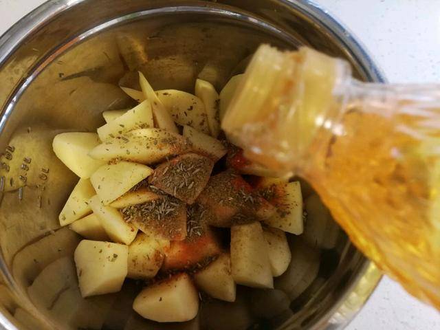 辣椒粉|自己在家做零食,操作简单又美味,换着花样吃土豆