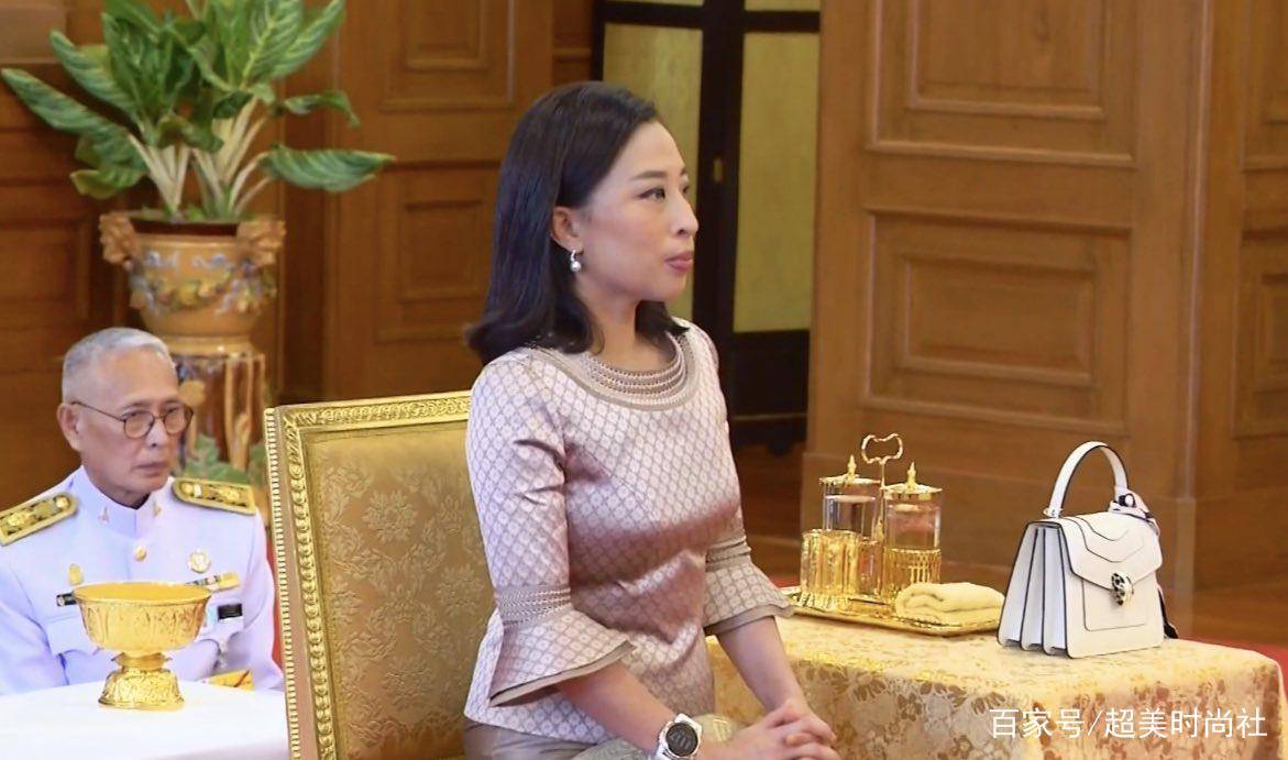 公主|41岁泰国大公主真贵气！穿改良泰式礼服走秀，奈何五官不够立体