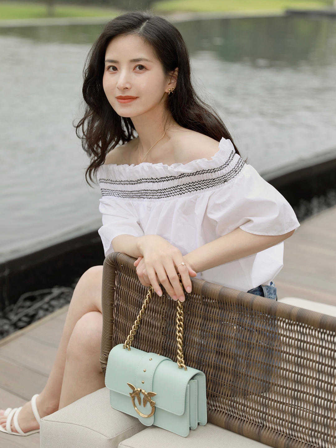 裤带|夏天穿牛仔裤，这四个款式上衣更符合，精致又耐看